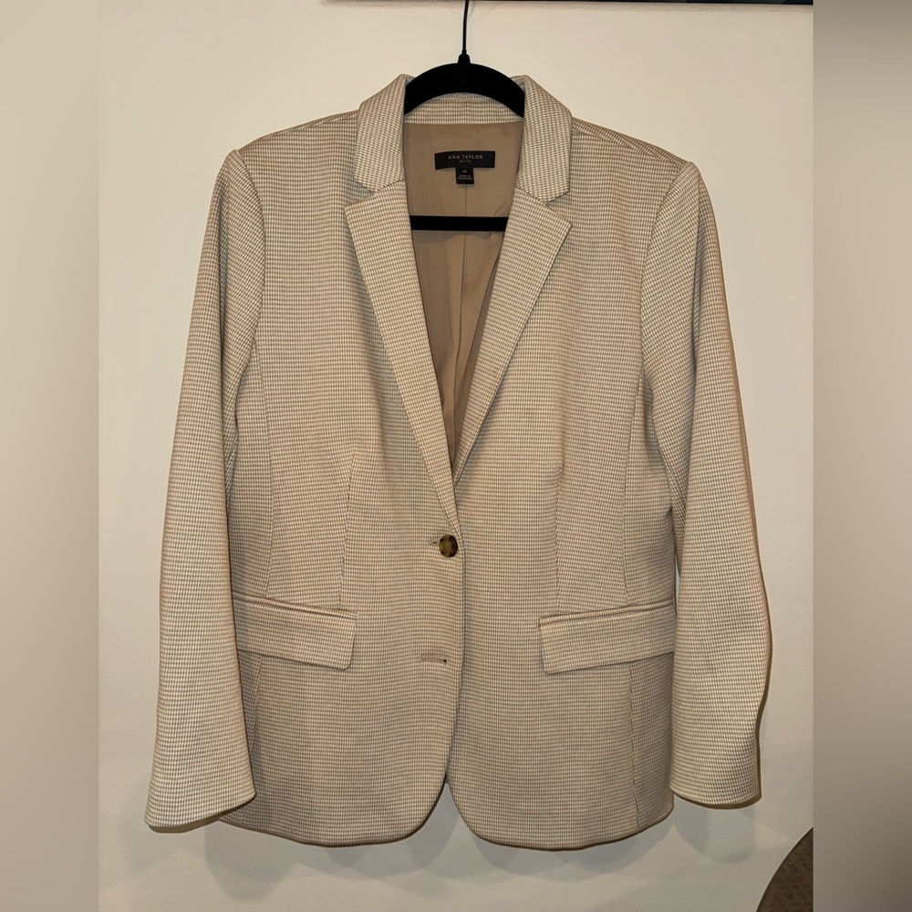 Ann Taylor Houndstooth Blazer in Cream and Tan